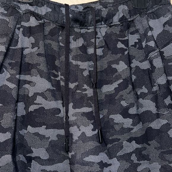 Lululemon 6in Fast and Free Athletic Shorts - Picture 2 of 6